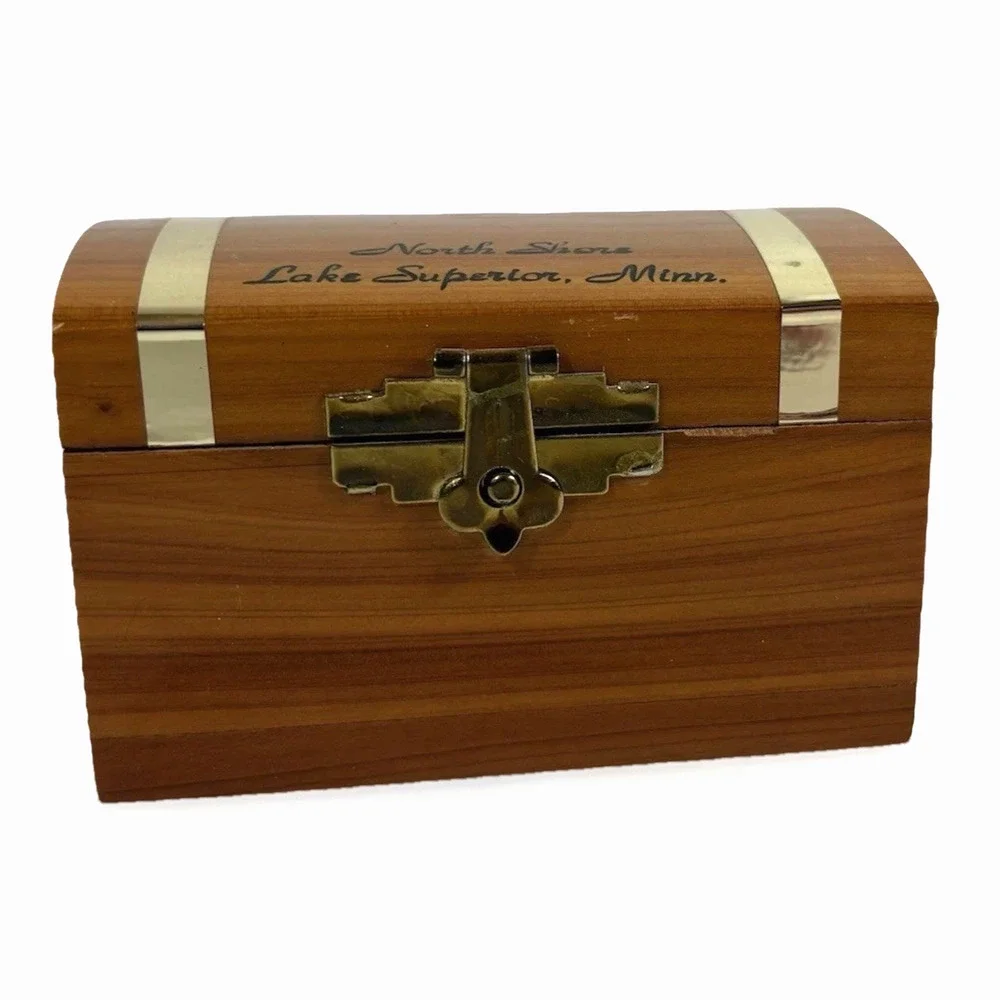 Small Cedar Treasure Chest Souvenir Lake Superior Minnesota North Shore Vintage